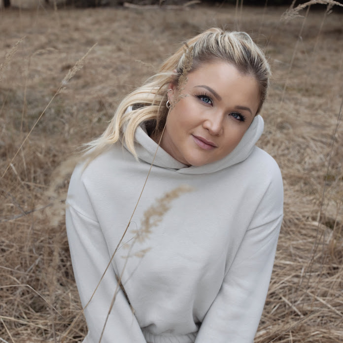 SophiaThiel Net Worth & Earnings (2026)