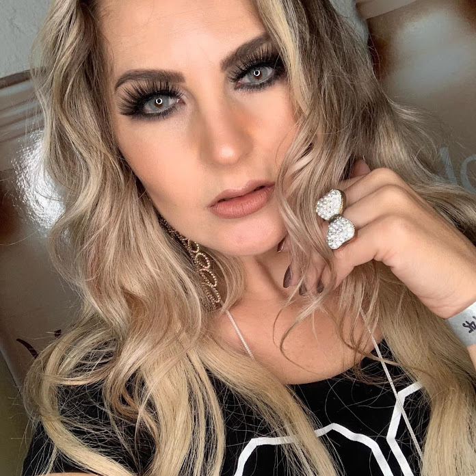 Vivi Martins Net Worth & Earnings (2026)