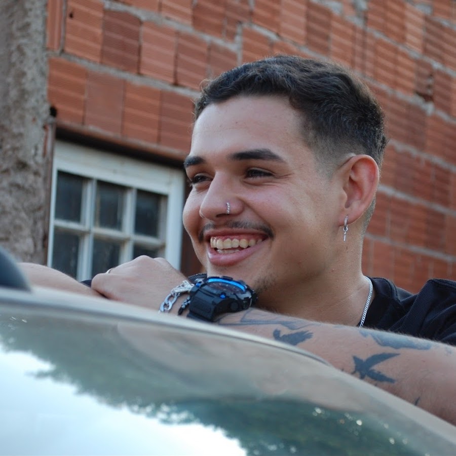 Uzzi Oficial - YouTube