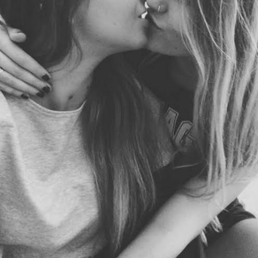 Милые блондинки оказались лесбиянками