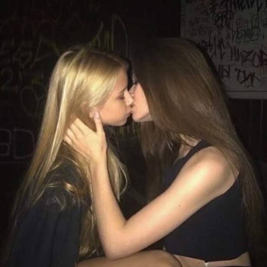 Девчонкам хочется лесбиянить