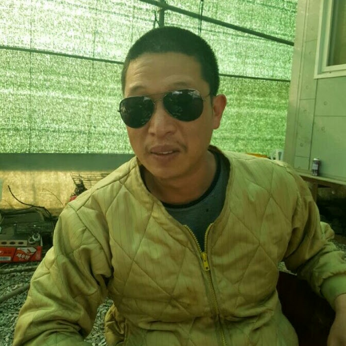 준아 Net Worth & Earnings (2025)