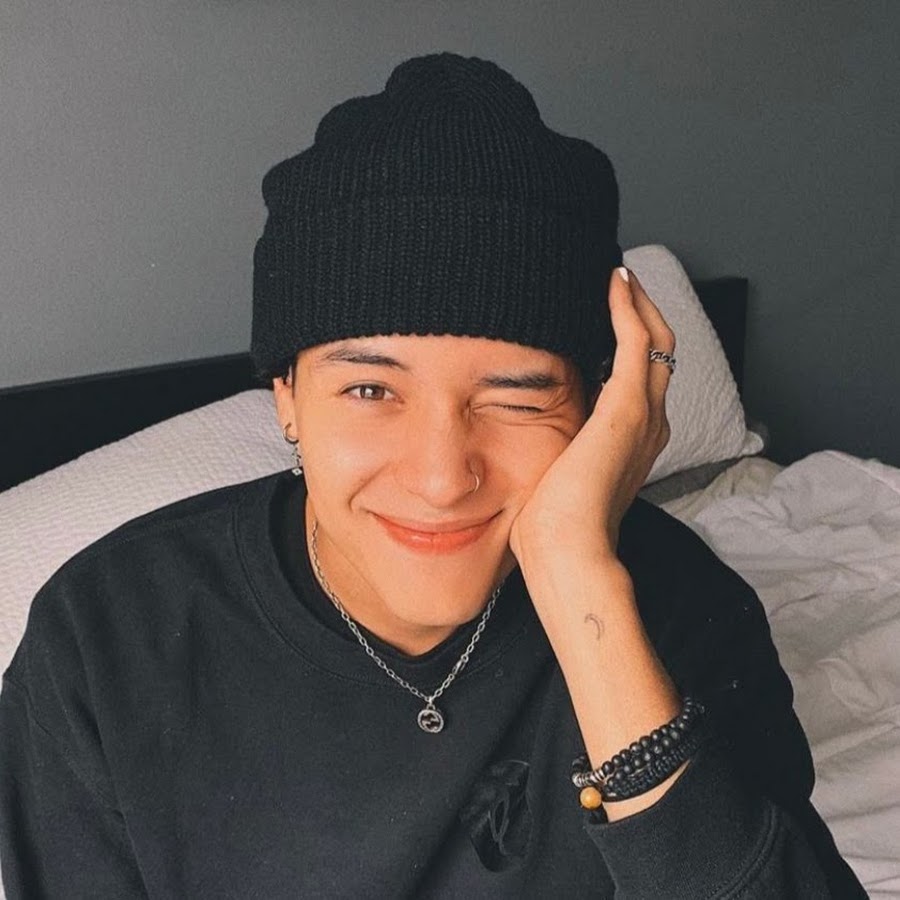 Giovanny - YouTube - 900 x 900 jpeg 89kB