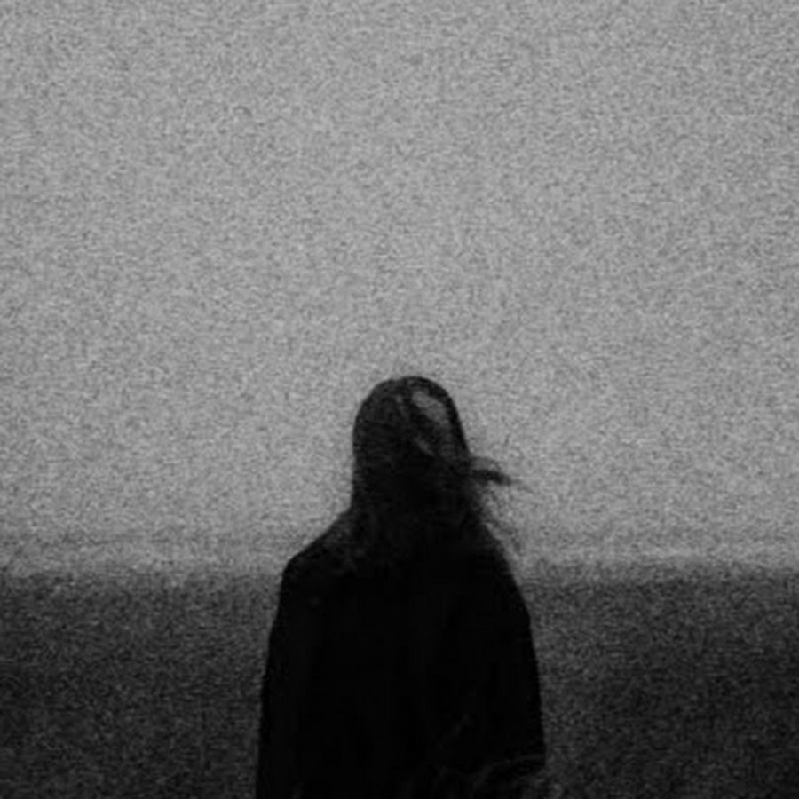 Текст песни девочка устала её предают. Девочка устала её предают. Девочка устала её предают песня бесплатно mp3. Текст песни девочка устала её предают. Чёрные обои с надписью.