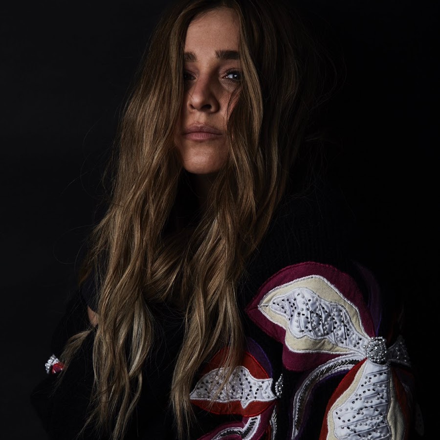 Alisan Porter - YouTube