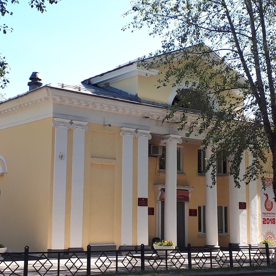 Кинотеатр красный октябрь сыктывкар. Сыктывкар театр октябрь. Старые кинотеатры сыктывкара. Центр досуга и кино октябрь сыктывкар. Центр досуга и кино октябрь сыктывкар.