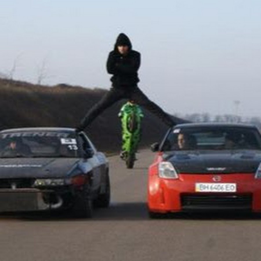 Каскадер 4 буквы. Водитель каскадёр. Вин дизель форсаж 9 (2021). Трюки на роликах. Город каскадеров.