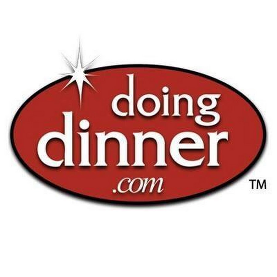 Dinner done. Dinner plate le creuset 27 cm. кулинарный мастер-класс. человек с кофе. ужин в ресторане.