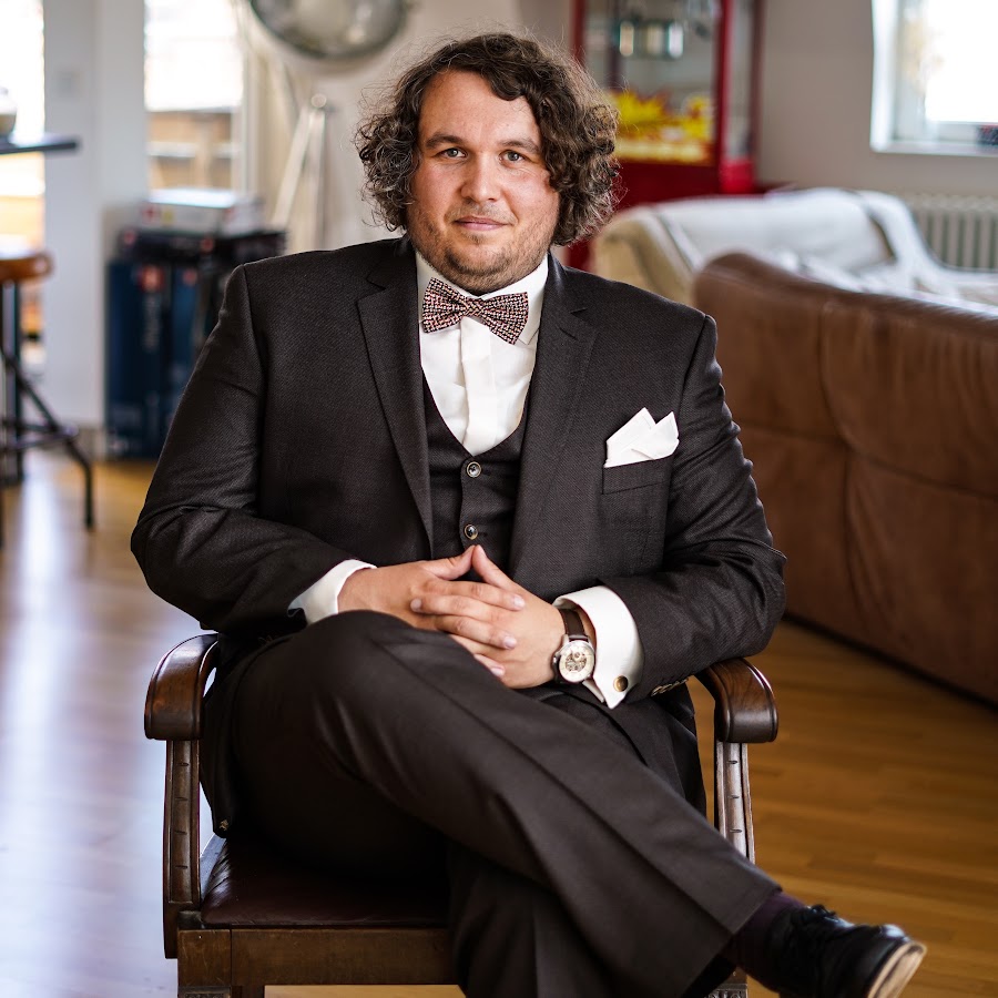 dom hofmann net worth - Ilustrasi 2