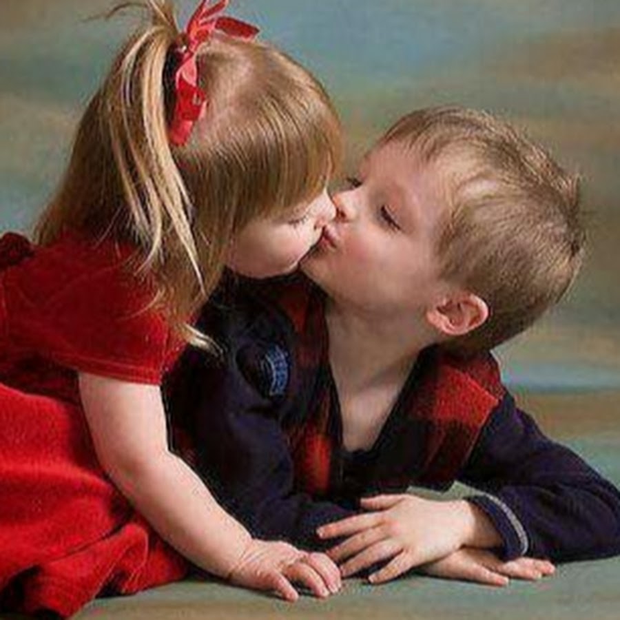 Crazy love baby. Детский поцелуй. Любовь к ребенку. Детский поцелуй в губы. Первый детский поцелуй.