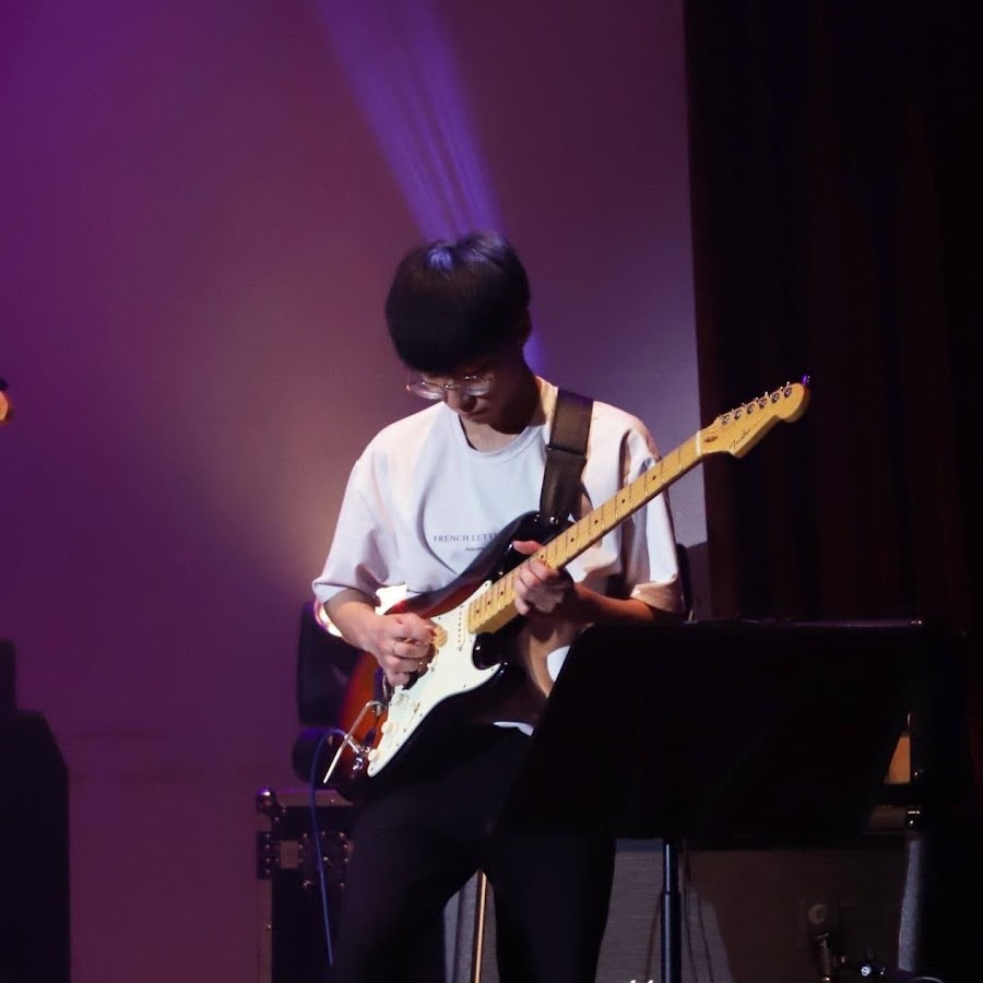 영이니guitar - YouTube