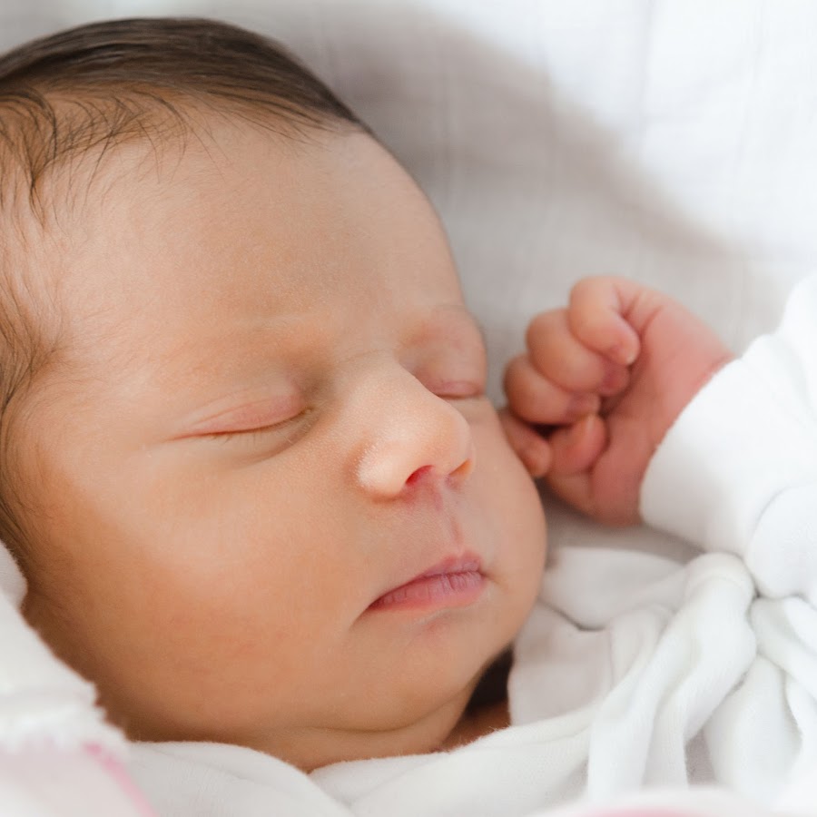 Причины плача новорожденного ребенка. Дети рост сон. Ребенок 5 месяца плачет. Почему младенец желтеет.