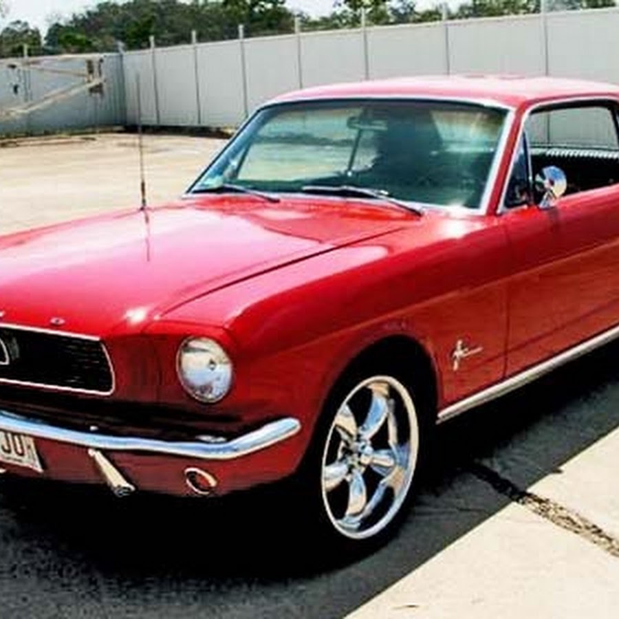 Культовый автомобиль класса pony car производства ford. Мустанг 66. Ford Mustang 3.3 at 1966. Mustang 66. Красный Ford Mustang 1966 фото в гараже.