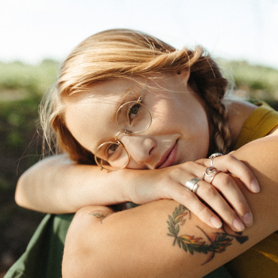 Addison Agen - YouTube