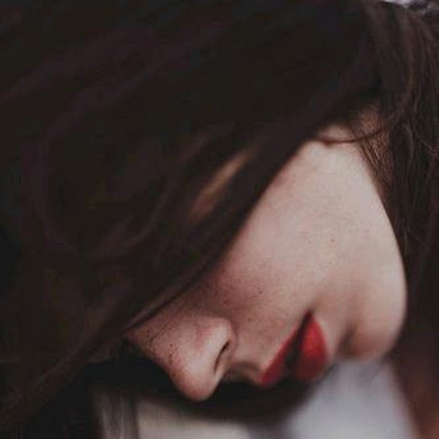 Картинки девушка плачет из за парня