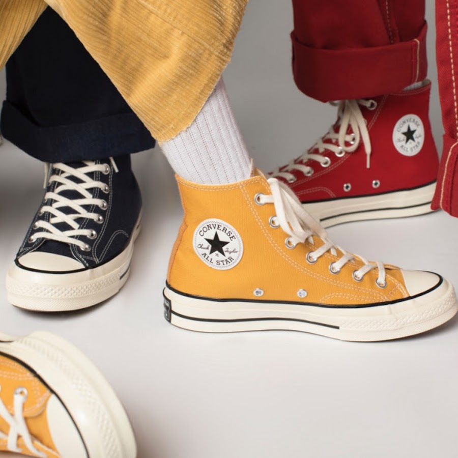 Стильный лук. Стильный образ с кедами. Кед одежда. Ролики конверсы. Конверсы коллекция 2021.