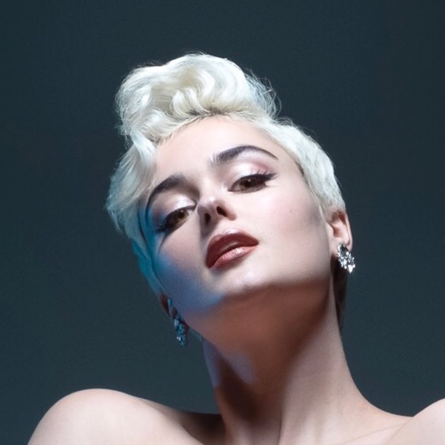 Stefania Ferrario Youtube