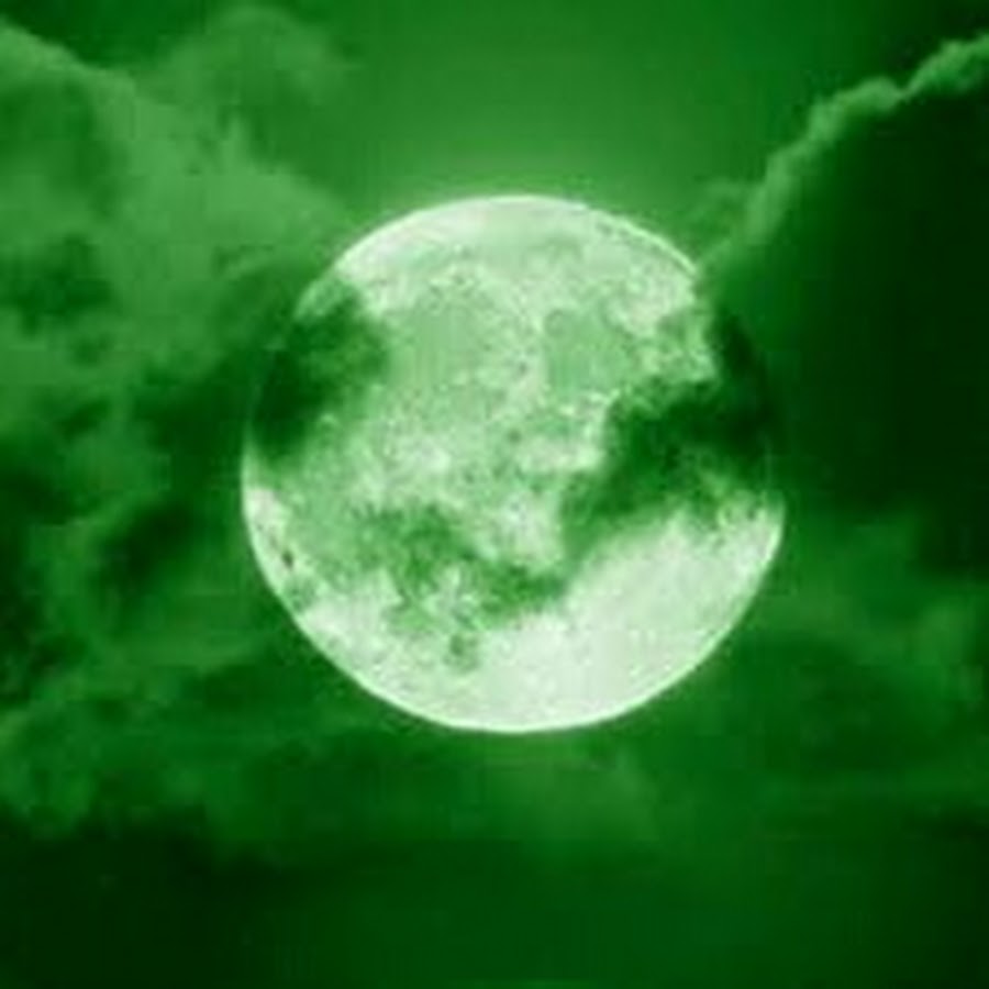 Есть зеленая луна. Зеленая Луна. Зелёная Луна явление. Зеленое полнолуние. Салатовая Луна.