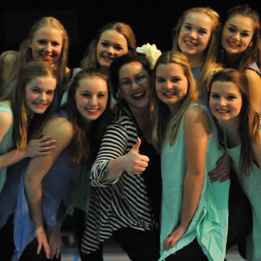 Loeka Dance eXp - YouTube