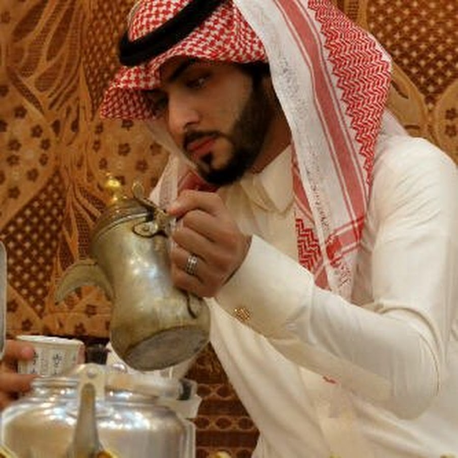 Турки пьют чай. Что пьют арабы. Арабский кофе. Турки и арабы. Арабский Шейх с кофе.