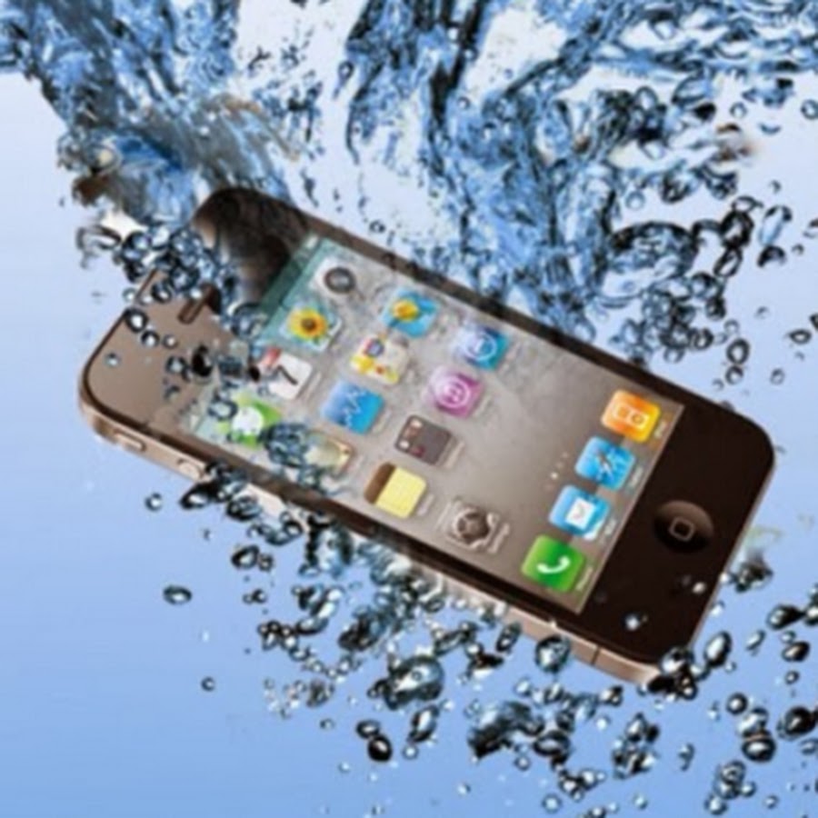 Звук если в телефон попала вода. Смартфон в воде. Утопленный айфон. В телефон попала вода. Виды поломок смартфонов.