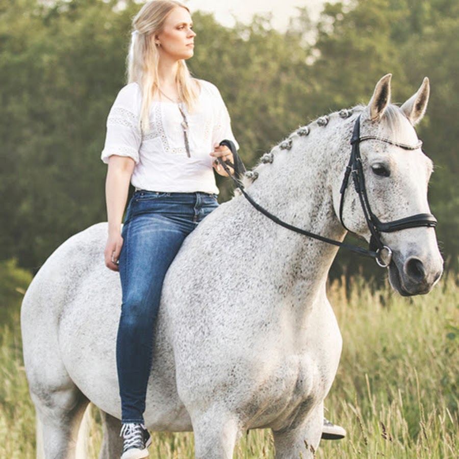 Влюбленные лошади. Humanponies riding. Наездник на лошади. Riding lovers cl 5885. Loves riding.