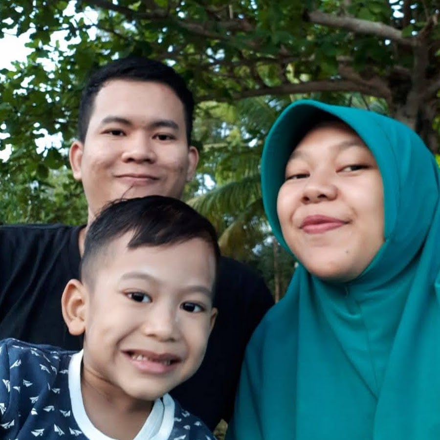 Upoet family - YouTube