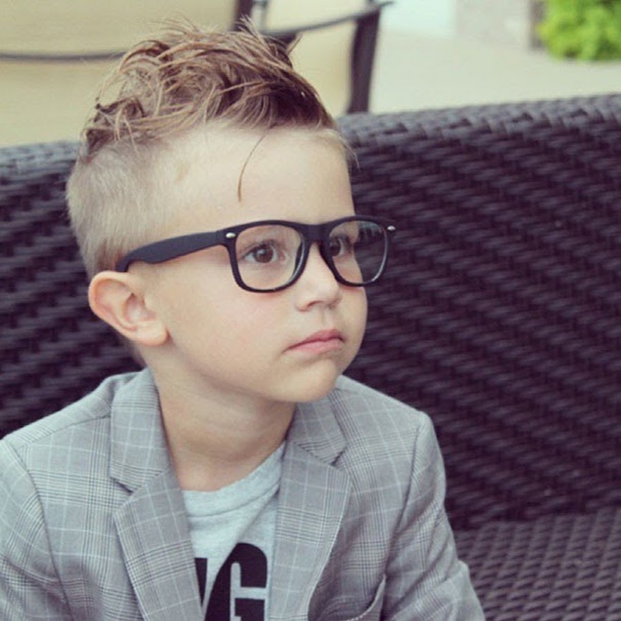 Деточки очки. Стильные очки для мальчика. Модные оправы для мальчиков. Модные очки для мальчиков. Очки для подростка мальчика.