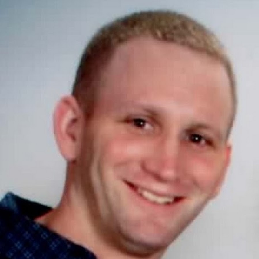 Joseph Quinn - YouTube