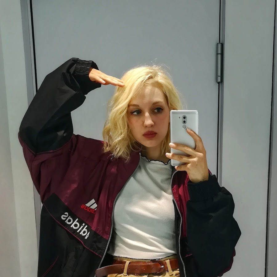 what Leonie wears - YouTube