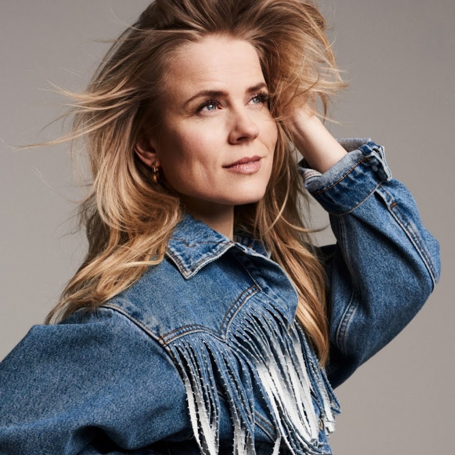 Ilse DeLange - YouTube