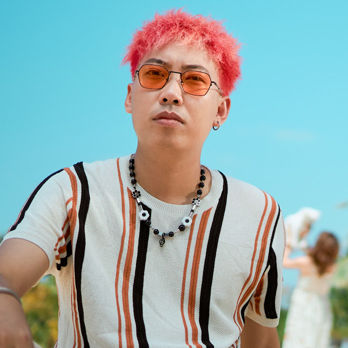 QNT Net Worth & Earnings (2026)