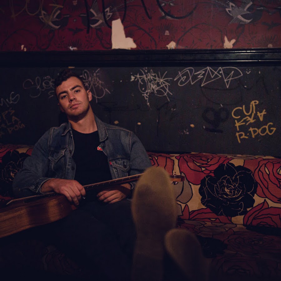 Алекс джон. Алекс джон бэк фотографии симметричных лиц. Alex johns. Алекс джонс журналист. Алекс джон бэк фотографии симметричных лиц.