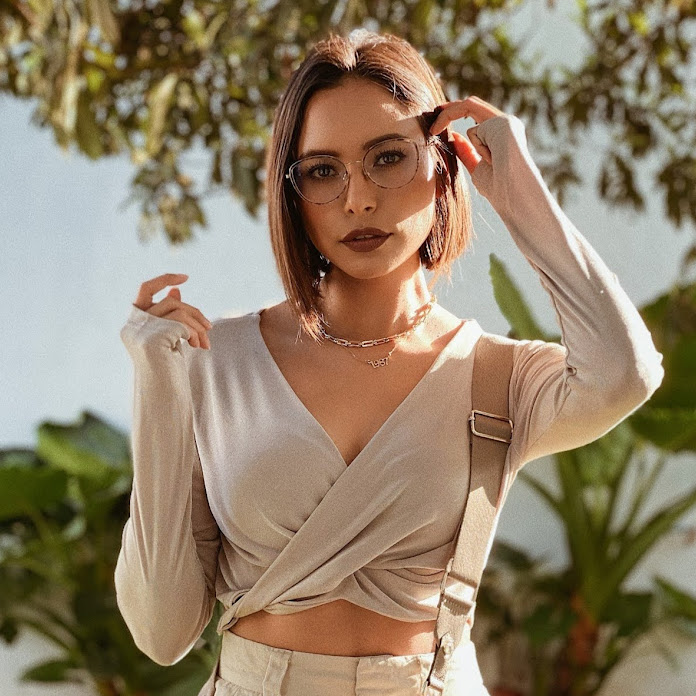 Ana Vbon Net Worth & Earnings (2025)