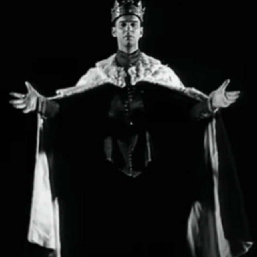 Deepishmot enjoy the silence. Depeche mode enjoy the silence король. Дэйв гаан enjoy the silence. Вторник смоки мо. Депеш мод enjoy the silence.