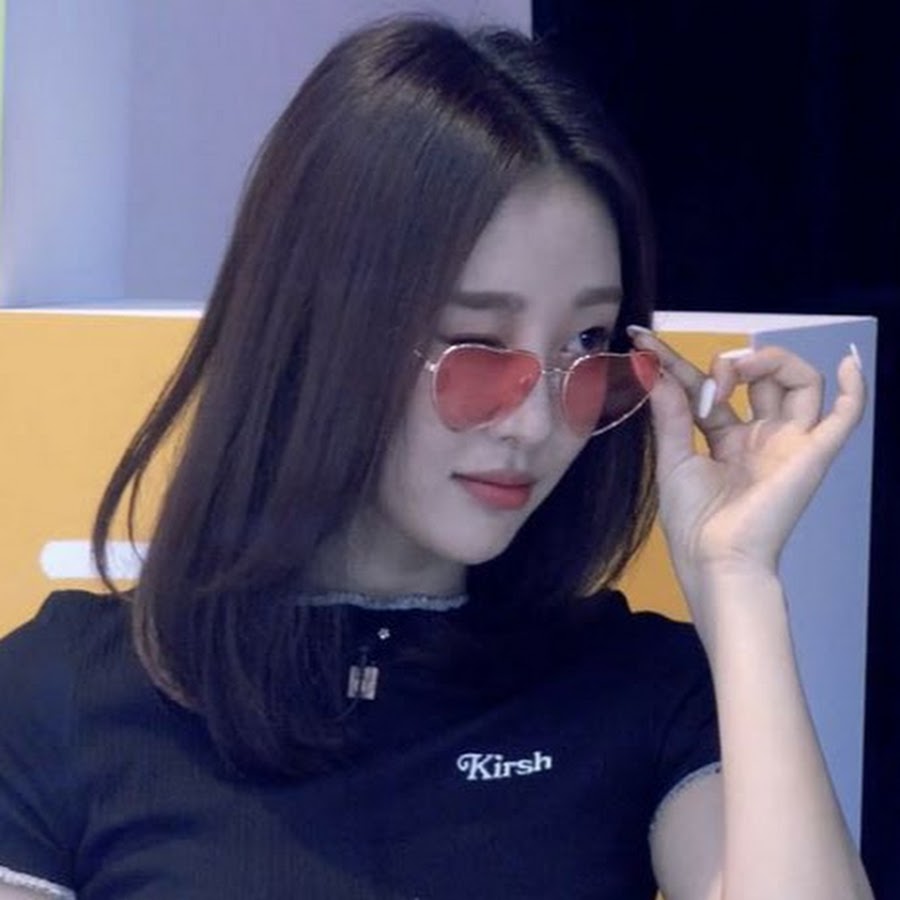 mikaela._. barnes - YouTube