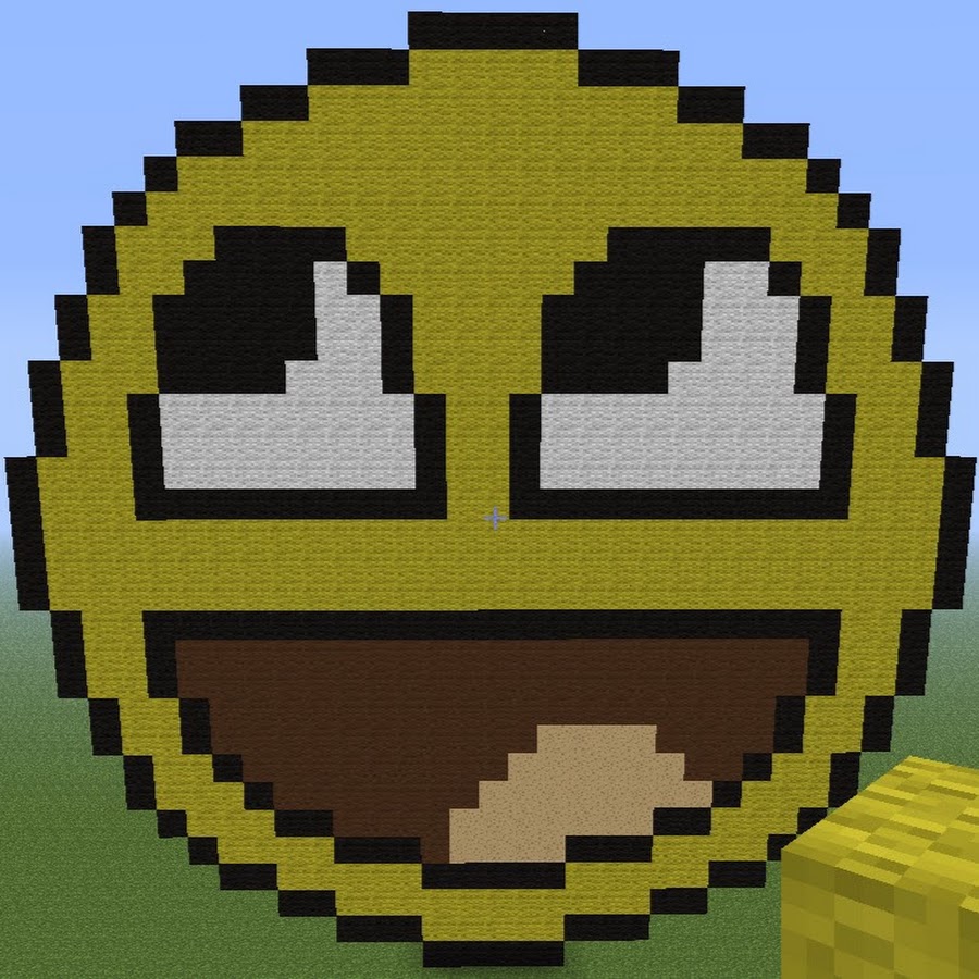 Minecraft smiling. Арты майнкрафт постройки. Смайлик майнкрафт постройка. Смайлики из майнкрафта. Смайлик в майнкрафте.
