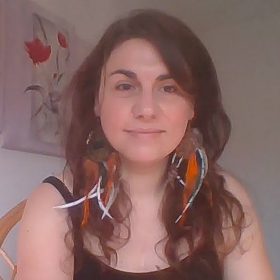 Sandra BURNIER Thérapeute Médium et Enseignante Spirituelle - YouTube