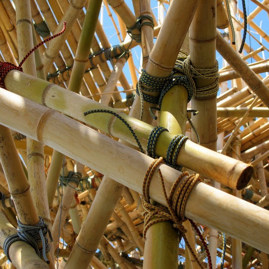 Биг бамбук big bamboo vip. Бамбуковые конструкции. Строительные конструкции из бамбука. Бамбуковые постройки. Постройки из бамбука.