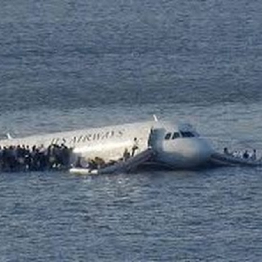 Hudson river plane crash. Самые опасные посадки самолетов на. Воде. Исчезновение пассажирского самолета SKYWAYS. Посадка самолета на пенную подушку.