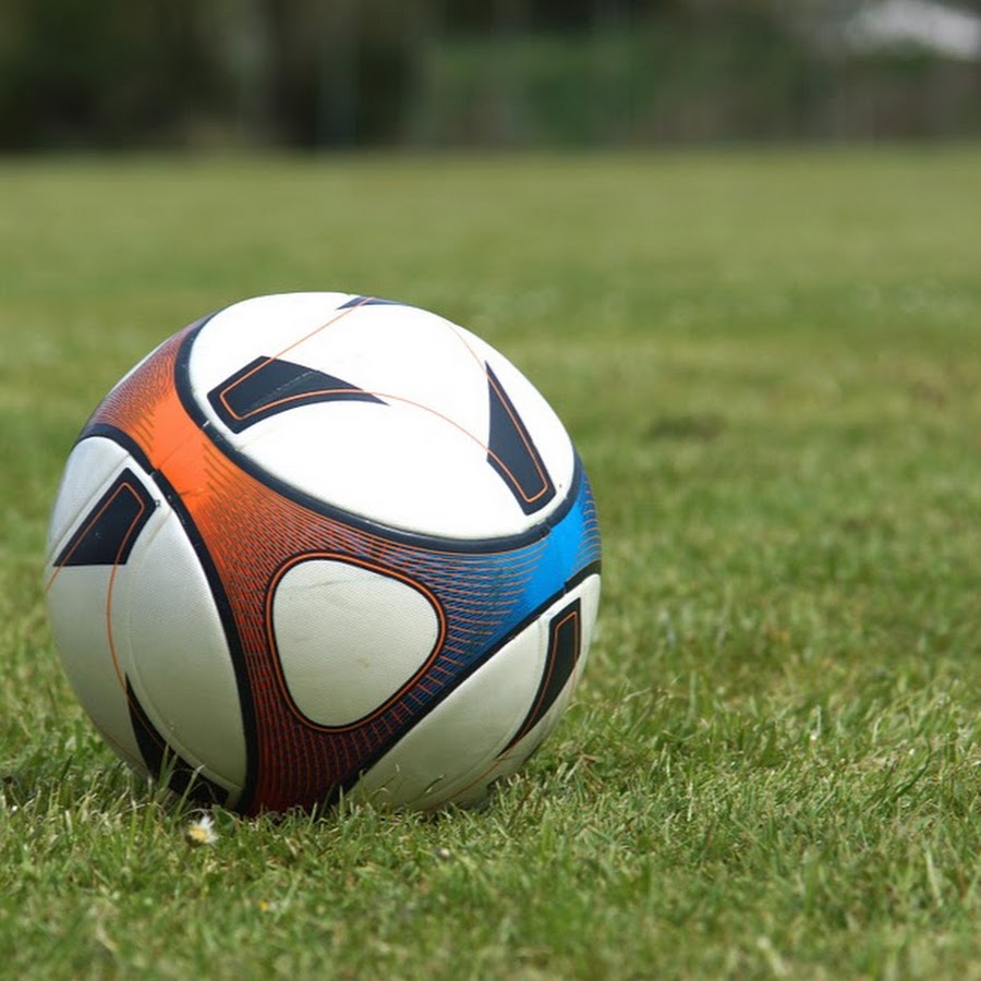 Sports soft. Мяч в игре!. Мяч (спорт). Футбольный мяч катится.