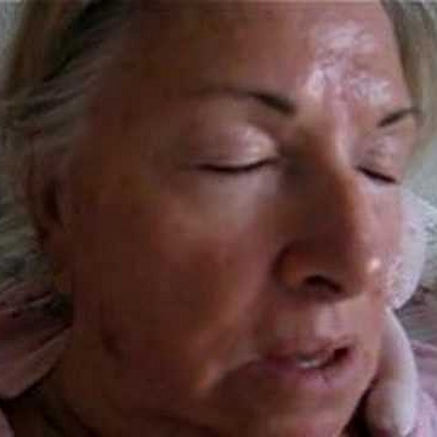 бабушка эффи granny effie. русские бабушки в конче. бабка русика. морщинистое лицо женщины. бабка кончилась.