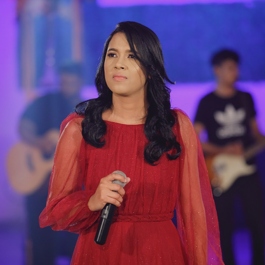 Kesia Alves Oficial - YouTube