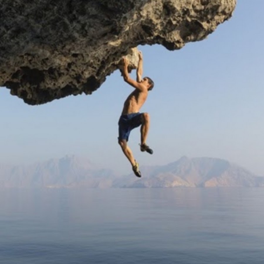Люди помогают друг другу. Преодолеть препятствие. Терпение все преодолеет. Терпение все преодолеет. Препятствия в жизни.