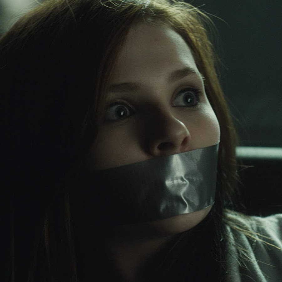 Чарли мёрфи актриса tape gagged. Девушка с заклеенным ртом. Женщина с заклеенным ртом. Заклеенный рот девушек 18. Заклеенный рот девушек 18.