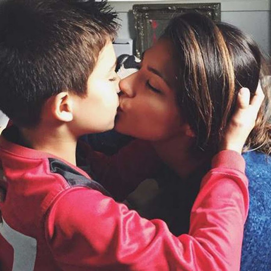 Having been a small girl. Милая девочка. Джуниор нонуде. <small>. Фото мальчика на лугу.