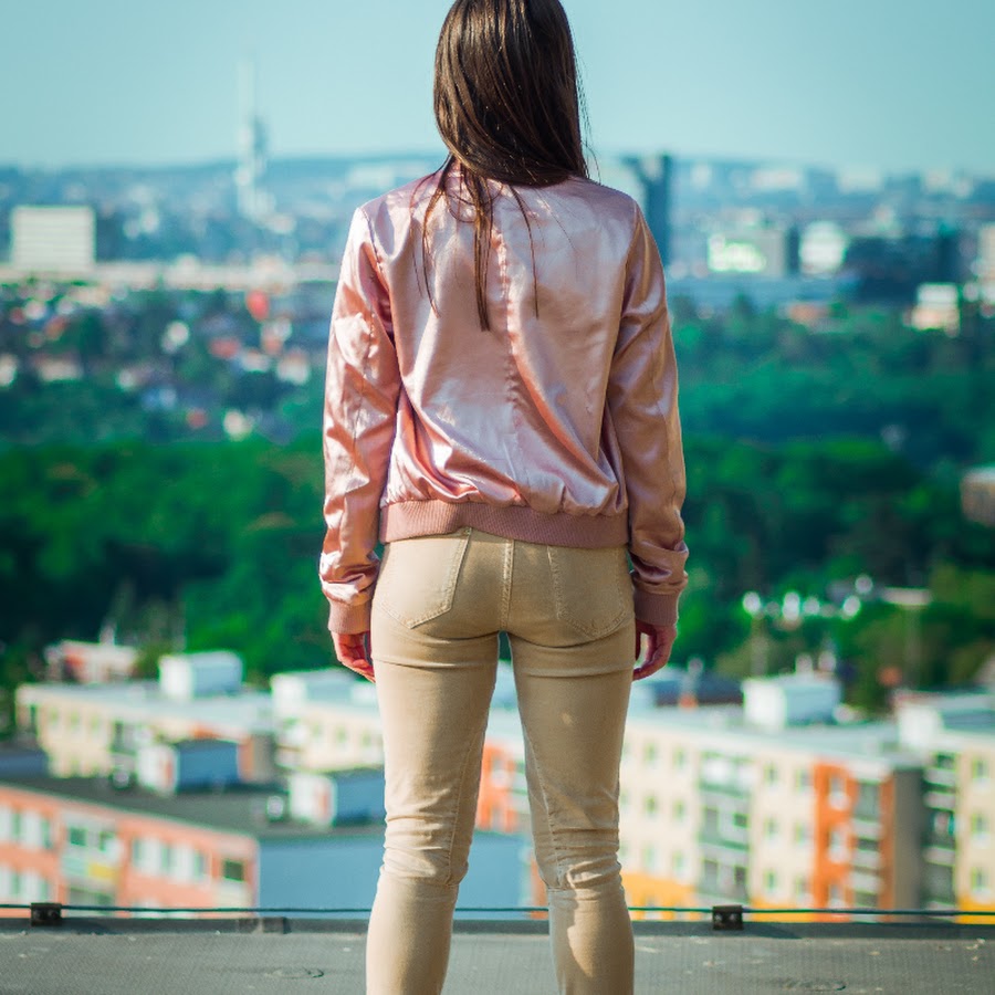 Девушка со спины