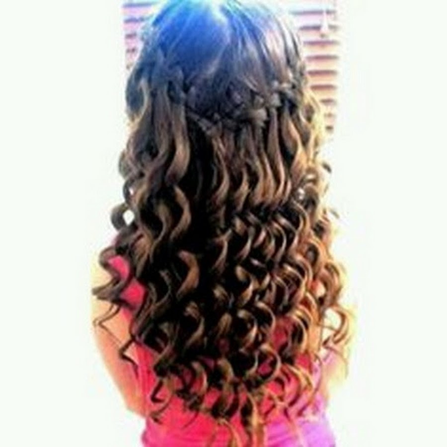 Детские прически с кудрями. Детская прическа с локонами. Прическа с локонами для девочки. Прическа с кудрями для девочки