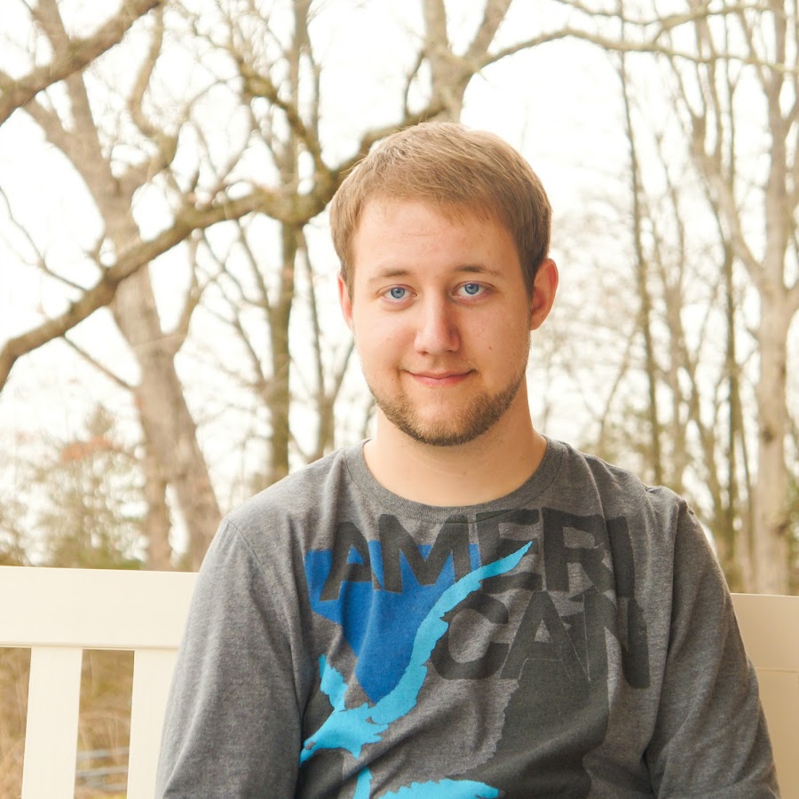 Дэвид генри волшебники из вэйверли. Guy he. Самый молодой человек в мире. Guy he. Парень с телефоном.