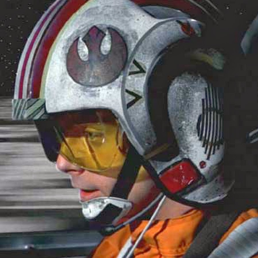 Звёздные войны пилот крестокрыла. Люк Скайуокер пилот в шлеме. Пилот x-Wing. Шлем пилота крестокрыла. Люк на шлеме